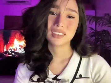 Amateur Asian teen sucks this beamy hard cock