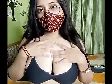 Observe Maa's massive mammories juggle as she flaunts her sizzling Indian labia in a steaming MMS flick