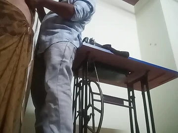 Aunty Fuckin' and Neighbour Tailor Boy: Desi Gfs Converse Messy While Penetrating in Telugu